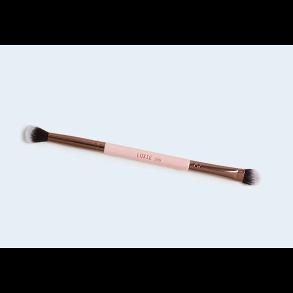 Luxie Other - Luxie beauty eye makeup brush
